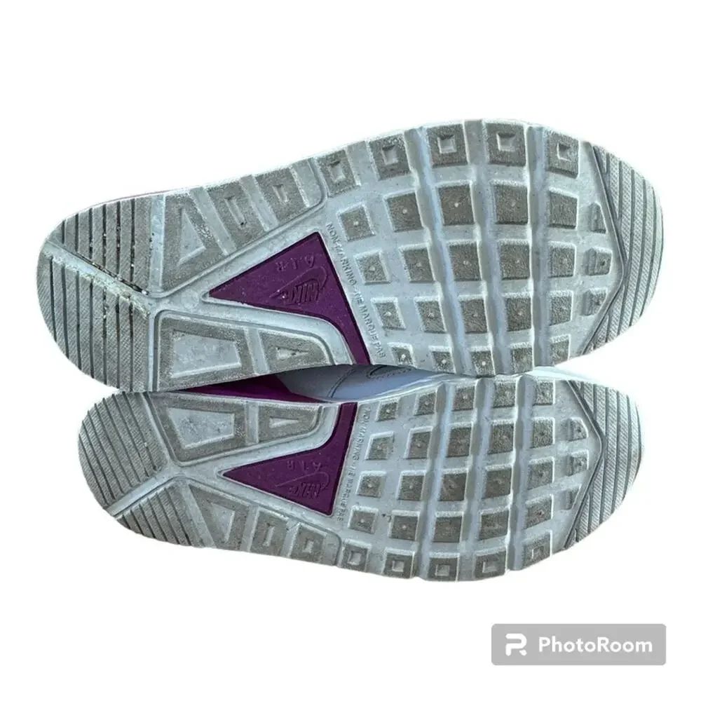 Nike Air Max Ivo Girls’ Size 5.5Y Sneaker Shoes Pure Platinum/Hyper Violet